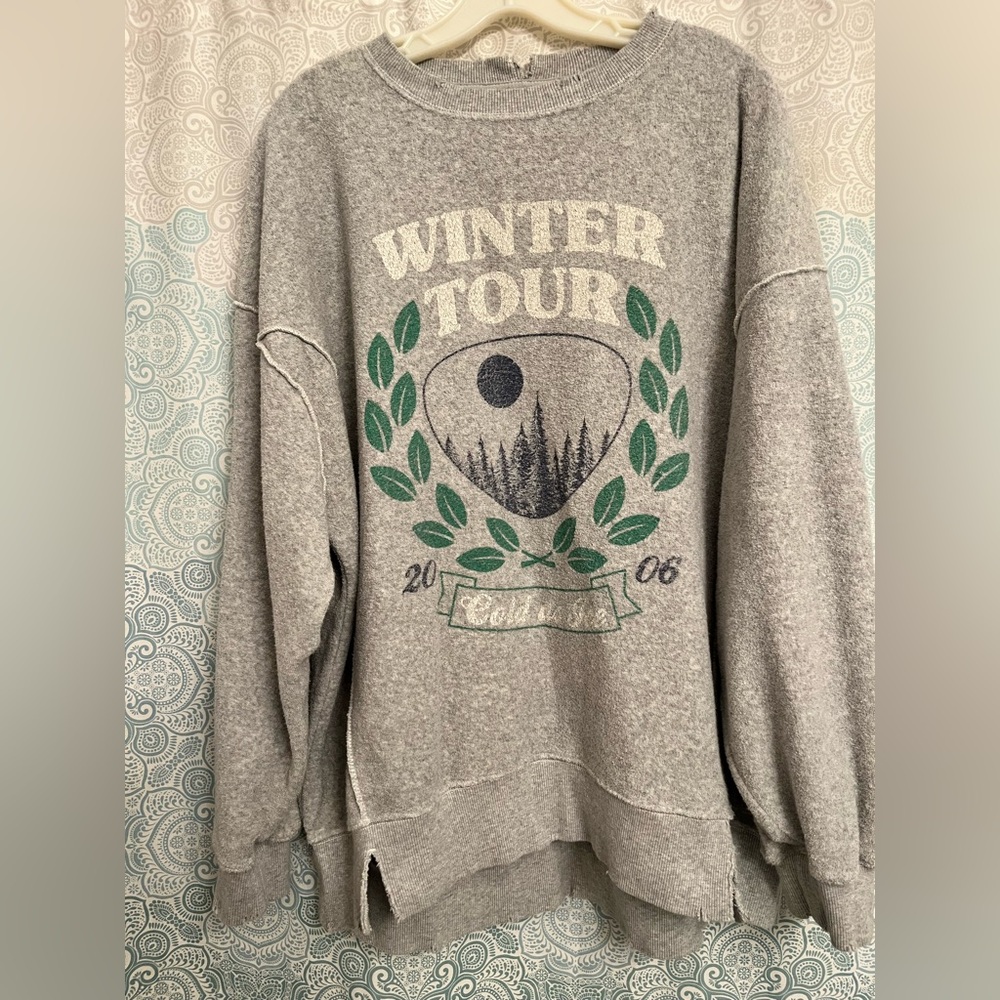 Aerie cozy crewneck oversized Winter Tour sweatshirt size M